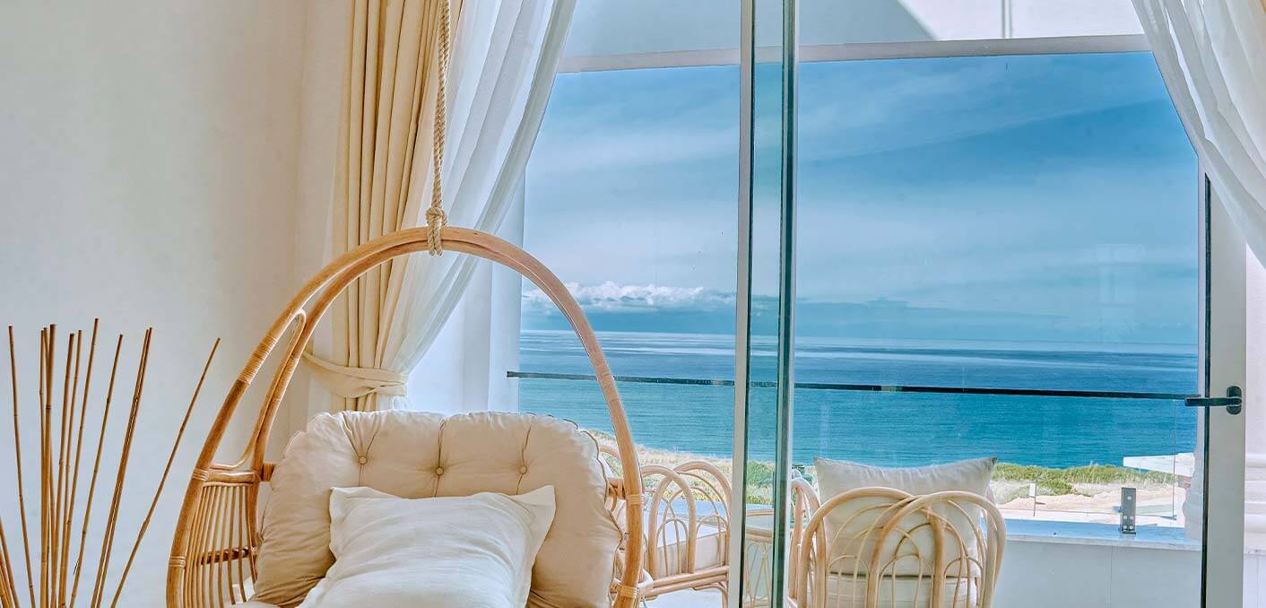 Spectacular views of the Sea and mountains